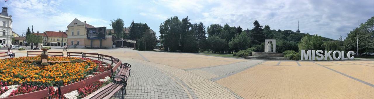 Mse Apartman Miskolc Buitenkant foto