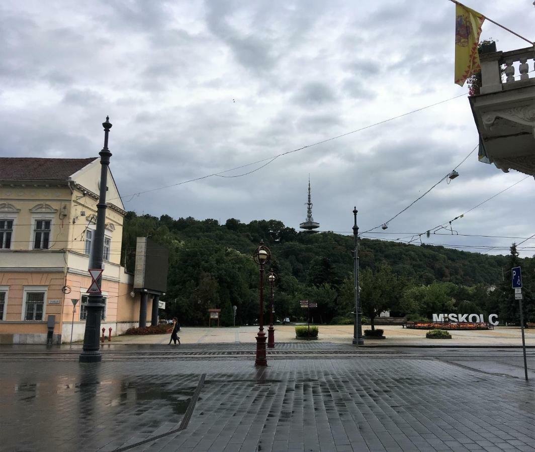 Mse Apartman Miskolc Buitenkant foto