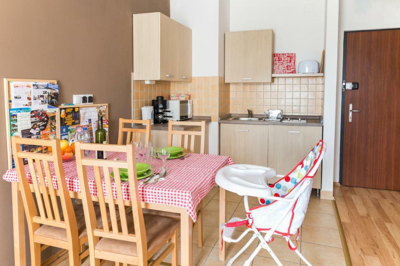 Mse Apartman Miskolc Buitenkant foto