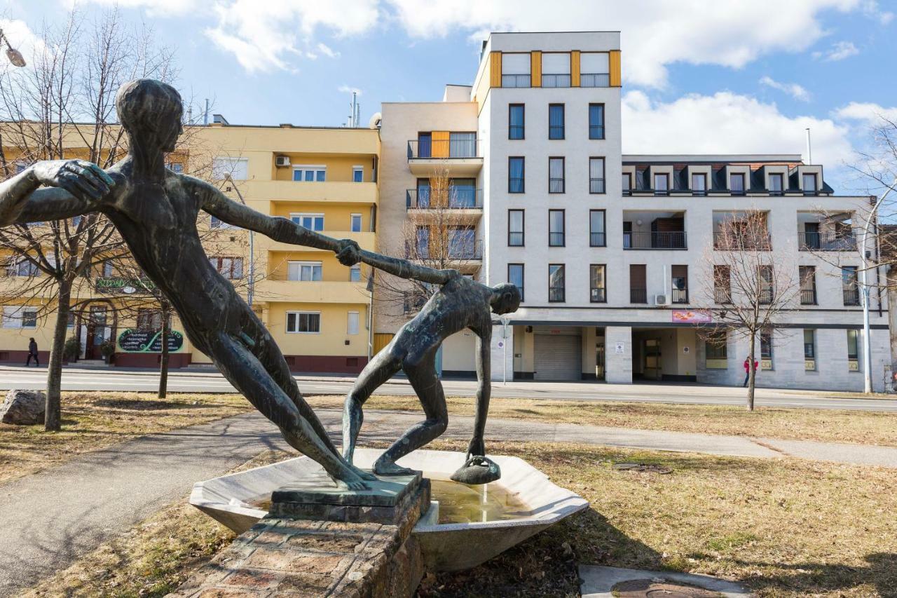 Mse Apartman Miskolc Buitenkant foto